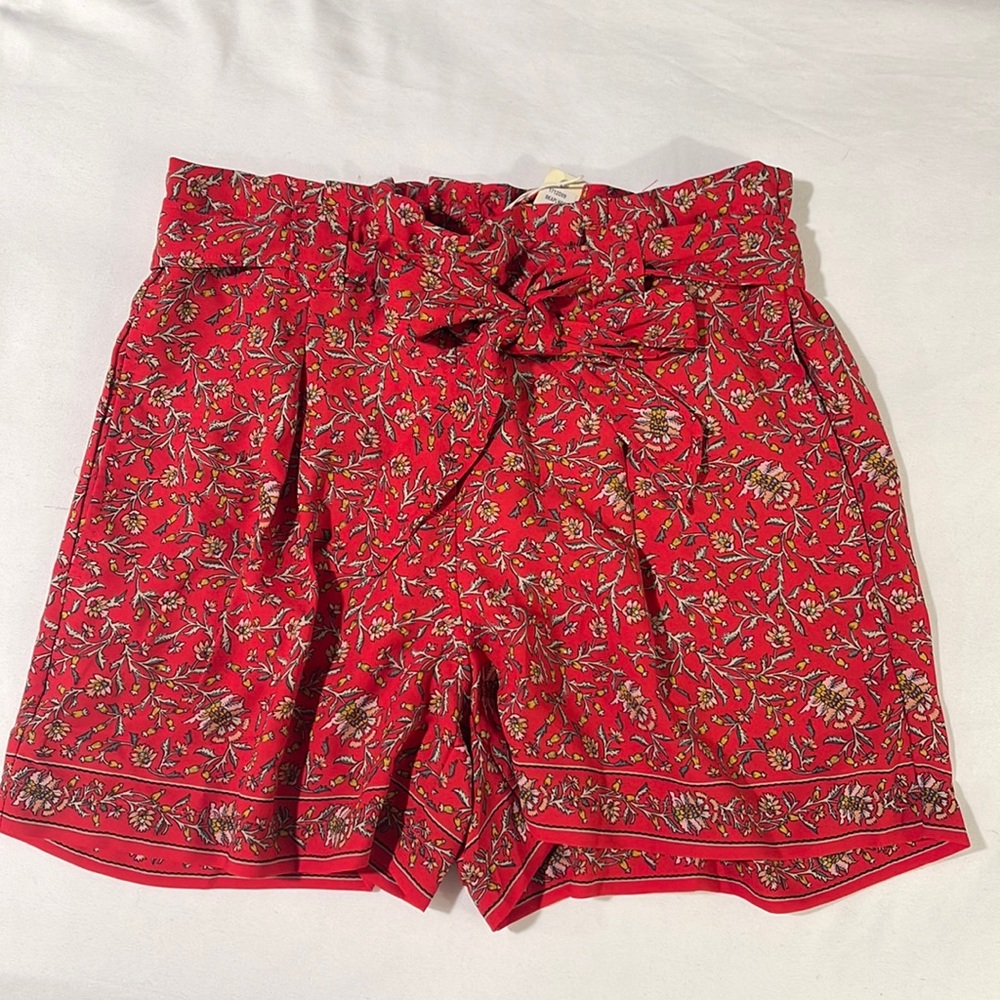 Max Studio Crepe Belted Shorts, L